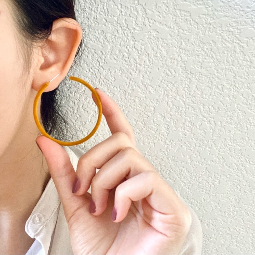 💙LAST ONE 💖Velvet Fabric Hoop Earrings Circle - Picture 5 of 7